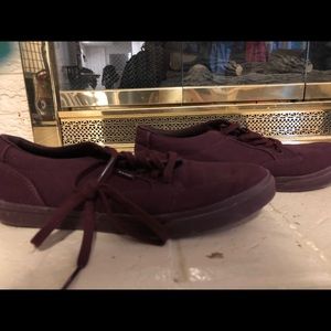 Women’s vans maroon color size 8.5